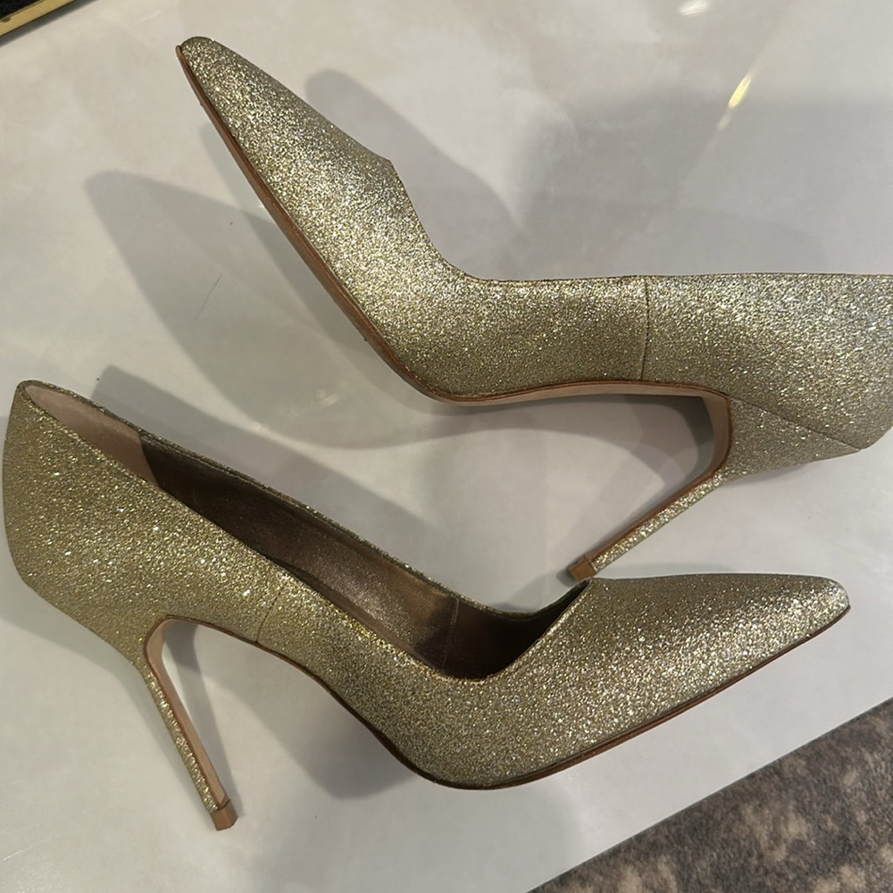 Manolo Blahnik Gold Women's Shoes l
